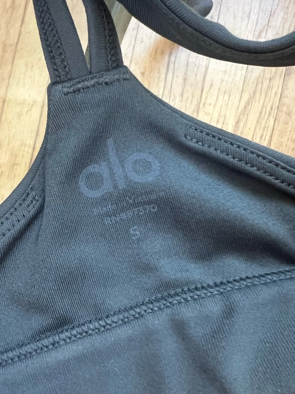 ALO Yoga Strappy Sports Bra - Soft Gray Green